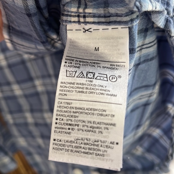 Old Navy Everyday Shirt Regular Fit (Built in Flex) - Picture 3 of 4